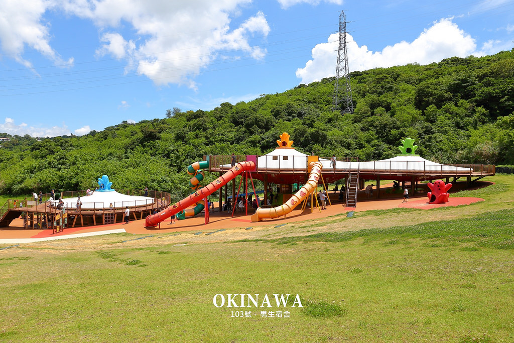 【沖繩親子景點】從幼兒到大小孩都會玩翻的中城公園｜有巨型跳床、溜滑梯跟沙坑遊樂設施超完善